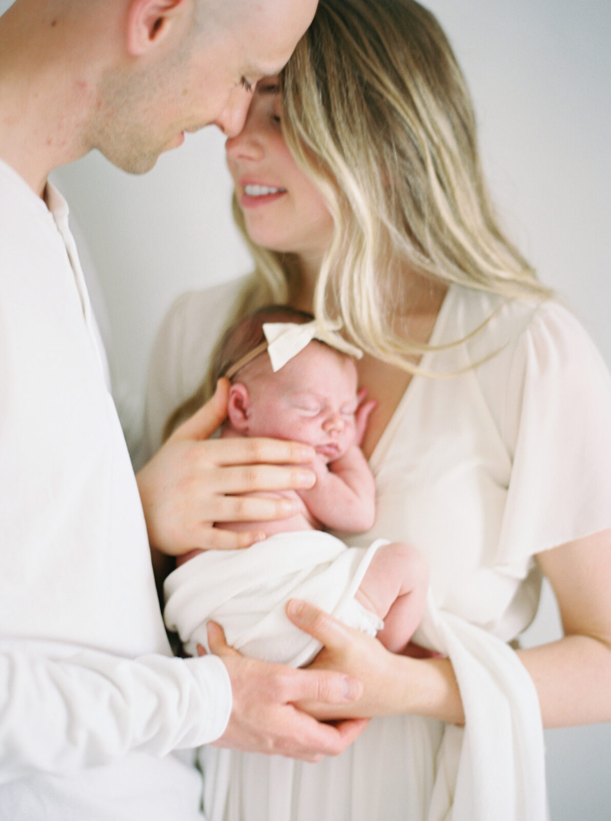 newborn baby with parents in milwaukee studio newborn session with Talia Laird Photography